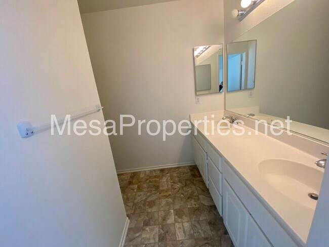 Building Photo - 13323 Somerset St