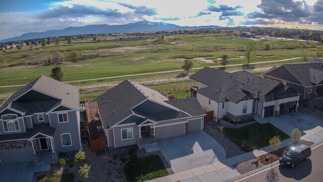 Building Photo - 5 Bed 3 Bath 3 Car Garage Rancher!!!