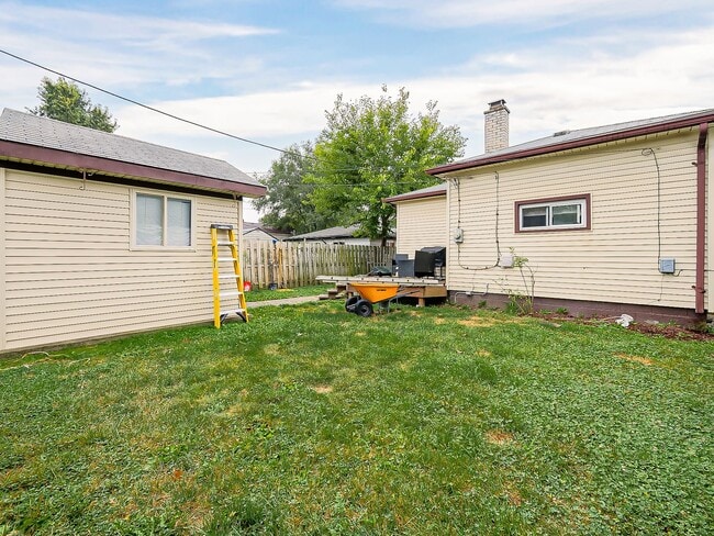 Building Photo - AVAILABLE NOW! SECTION 8 APPROVED! Charming 3-Bedroom Home in Warren!