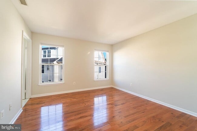 Building Photo - 2739 Manhattan Pl