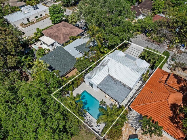 Building Photo - 696 NE 67th St