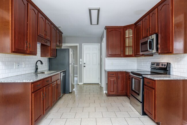 Building Photo - 123 Bordeaux Ln