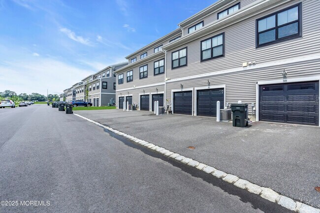 Building Photo - 58 Midway Rd S