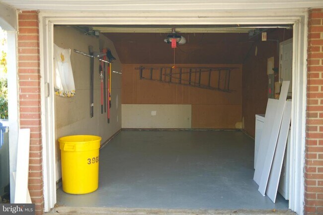 Building Photo - 6 Botany Cir