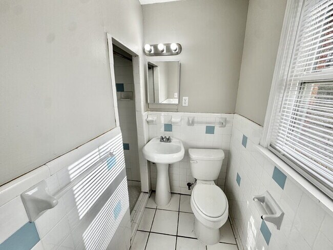 Building Photo - 1051 Mosby Rd