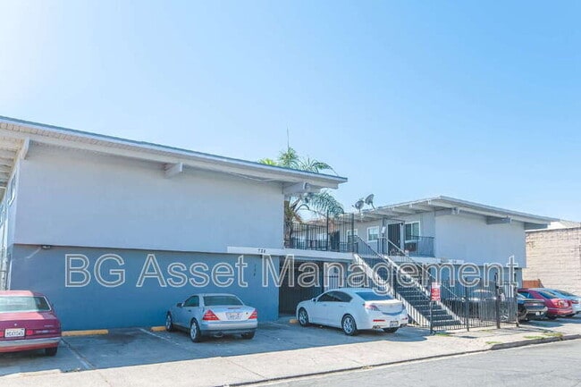 Building Photo - 728 Darina Ave