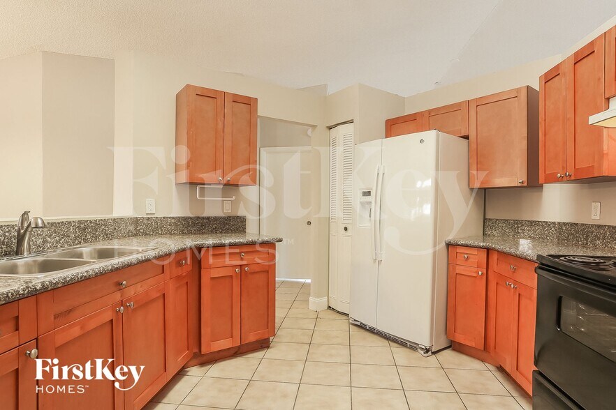 Building Photo - 1013 SW 49th Ave