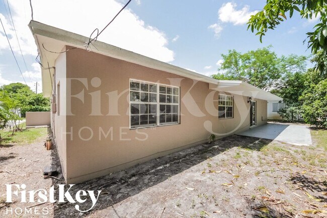 Building Photo - 2220 NW 44th Ave