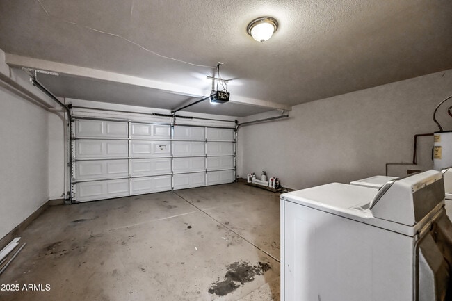 Building Photo - 5606 E Kelton Ln