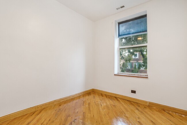 Building Photo - 1301 50th Ct