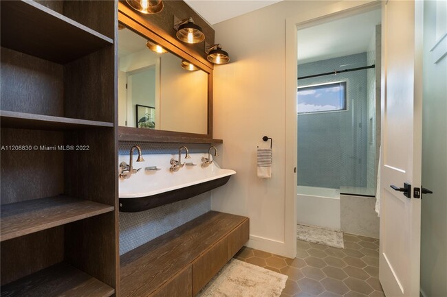 Building Photo - 2801 Flamingo Dr