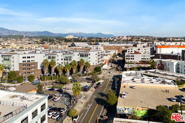 Building Photo - 629 Traction Ave