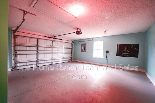 Building Photo - 134 Mustang Dr