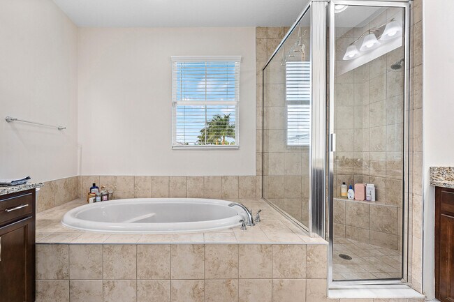 Building Photo - 16280 Oakview Dr