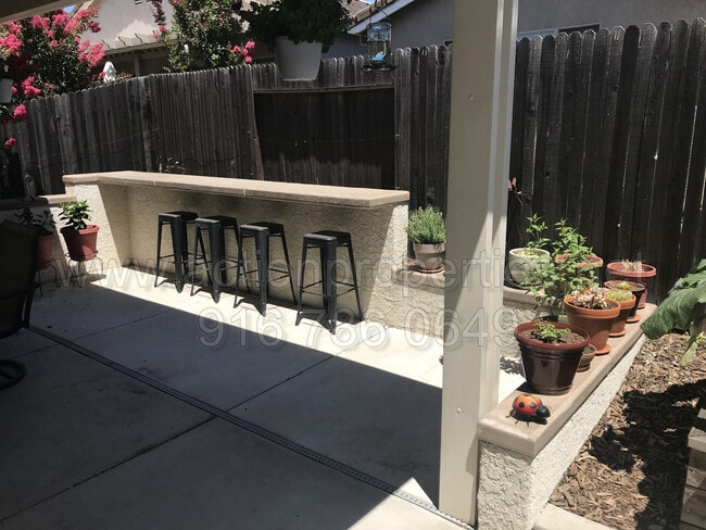 Building Photo - Gated Community - Single Story - 3 Bed, 2 ...
