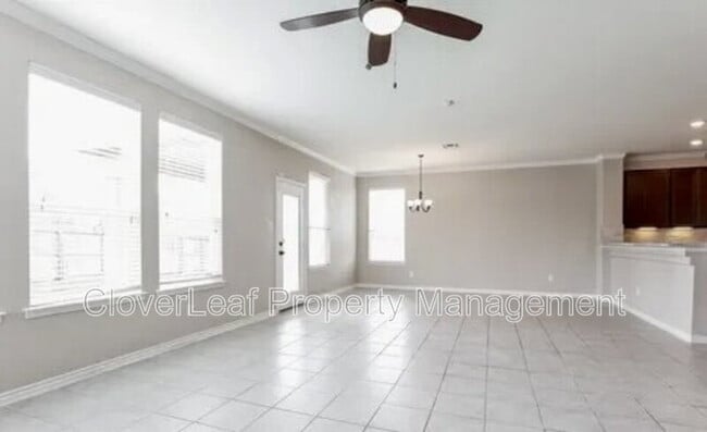 Building Photo - 2412 Lazo Smt