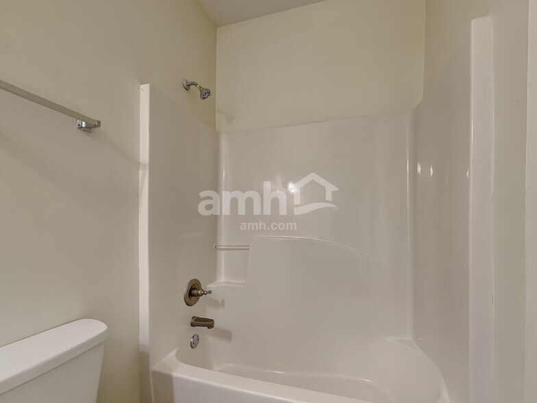 Building Photo - 483 Strawberry Walk