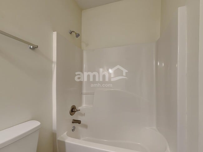 Building Photo - 483 Strawberry Walk