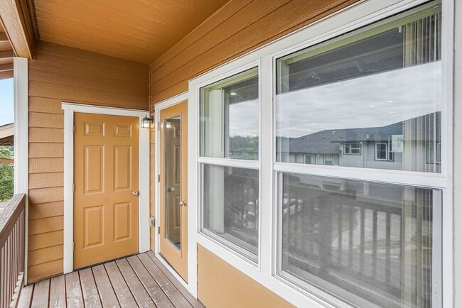 Building Photo - 3 bed, 3.5 bath townhouse in McKenzie Ridg...