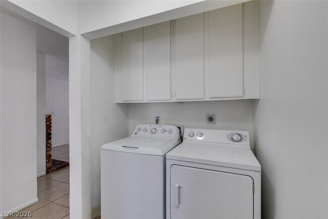 Building Photo - 5847 Alcott Ave