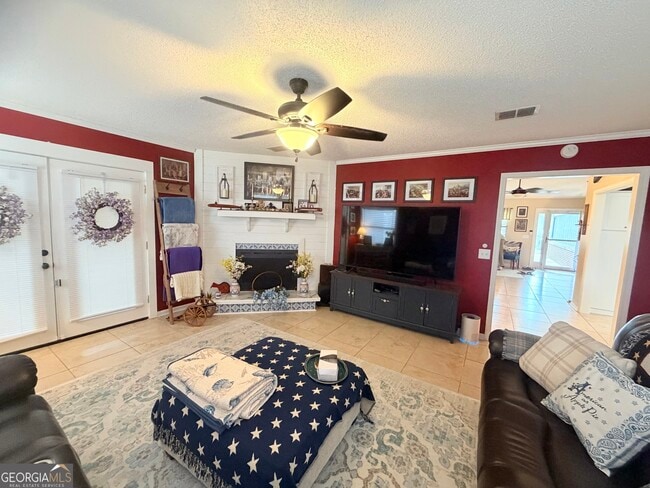 Building Photo - 130 N Woodvalley Dr