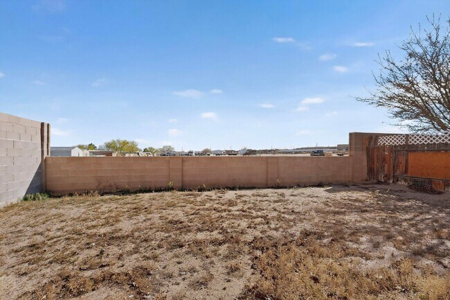 Building Photo - West Side 2/story 3 Bedroom 2.5 Bath 1605/sf 2/CG