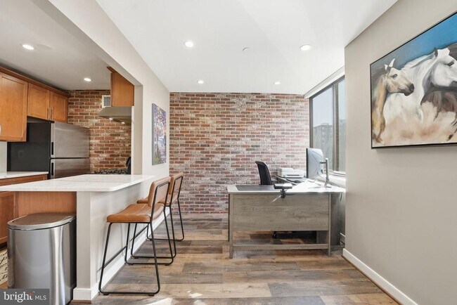 Building Photo - 4390 Lorcom Ln