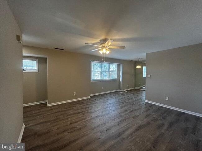 Building Photo - 480 E Main St