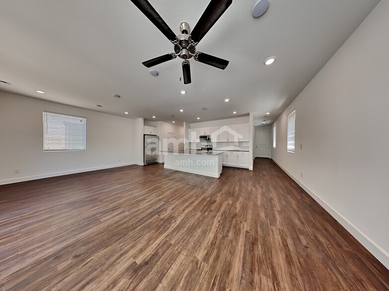 Building Photo - 10413 Medusita St
