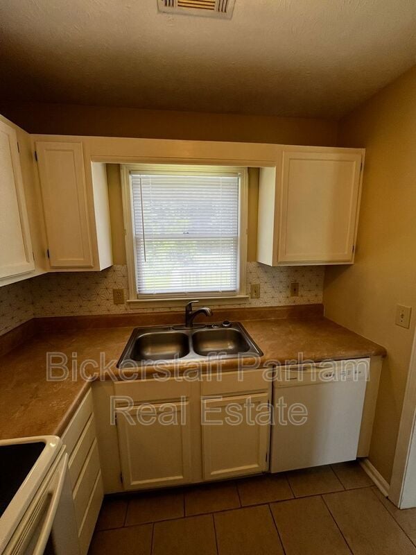 Building Photo - 103 Red Canyon Rd