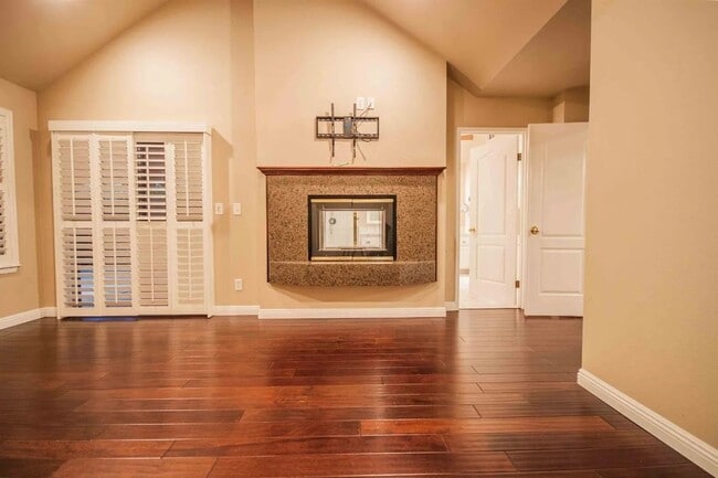 Building Photo - 1838 E Shea Dr