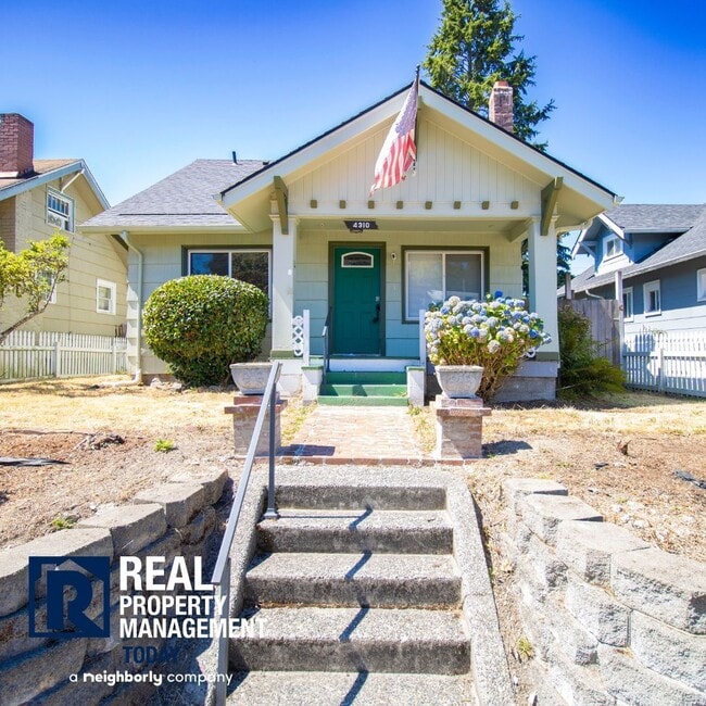 Primary Photo - Sweet 3 bedroom and 2 bath + 3 car garage ...