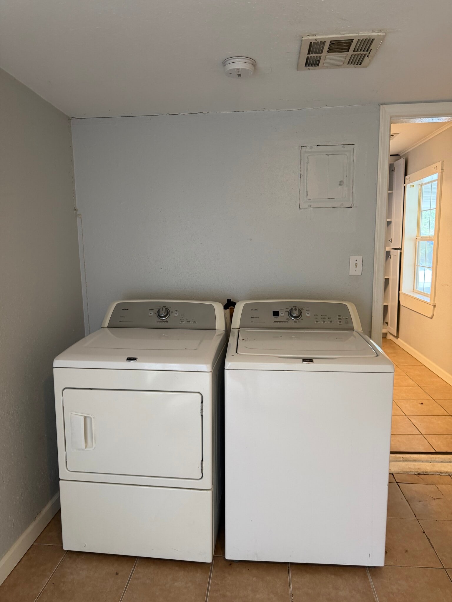Washer & Dryer - 2114 Hayes St