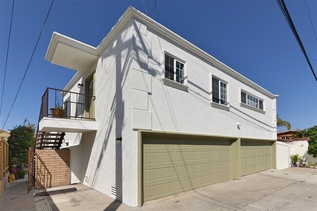 Building Photo - Ground Level Home La Jolla Village! Washer, Dryer, Parking, Upgraded Appliances! Walk to beaches!