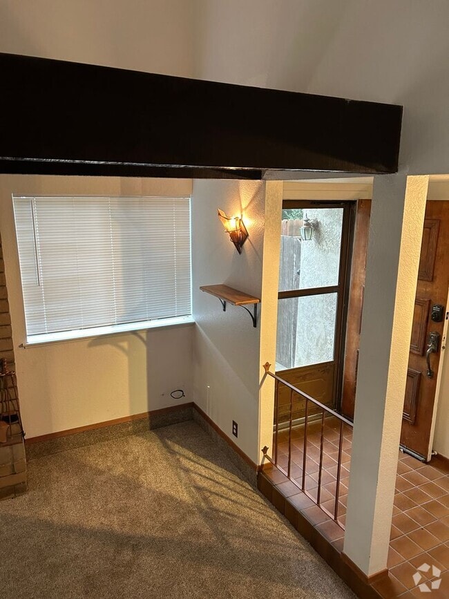 Building Photo - 2901-2903l