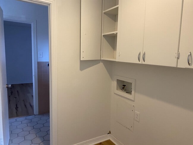 Building Photo - 2602 Robinson Ave