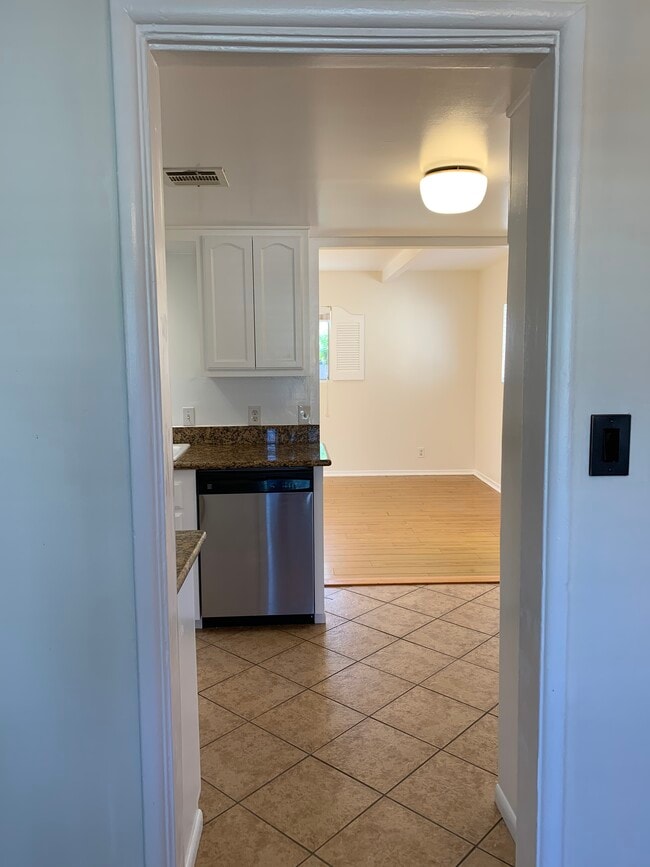 Building Photo - 10760 Russett Ave