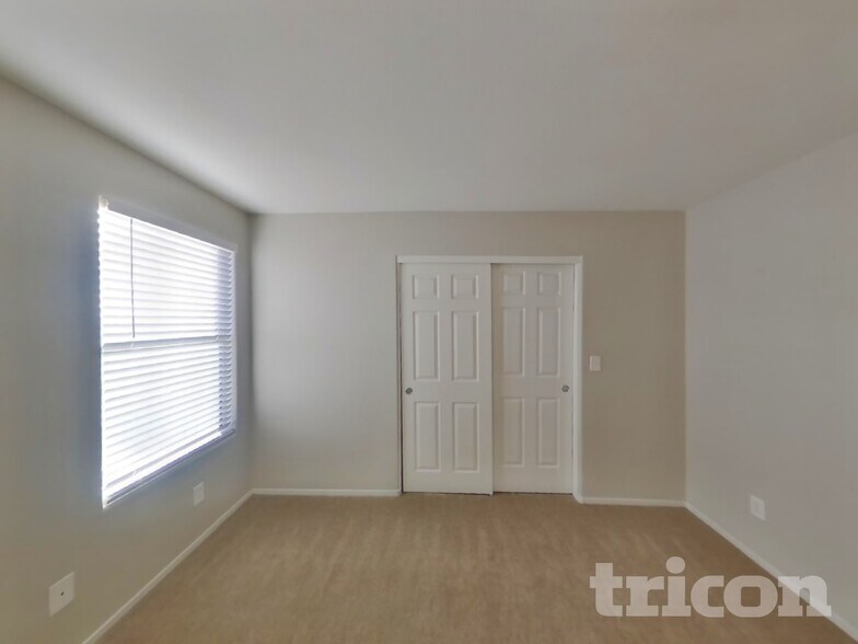 Building Photo - 2114 Seattle Shore St