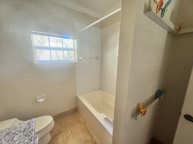 Building Photo - 857 SW 11th Ct
