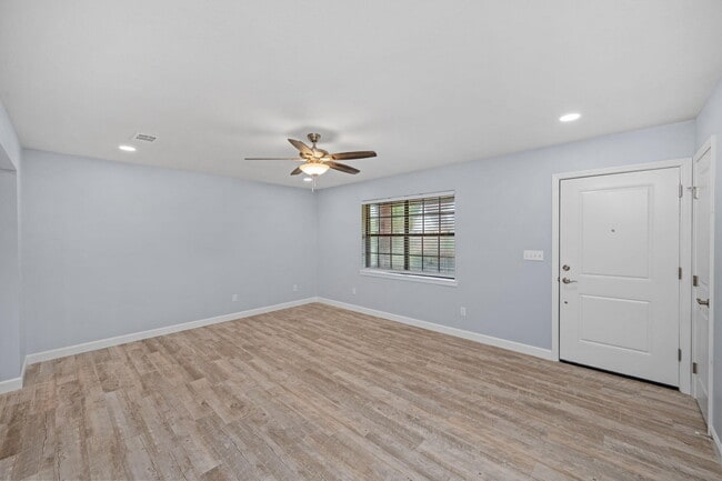 Building Photo - 391 Iowa St