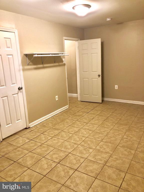 Building Photo - 7839 W Point Ct