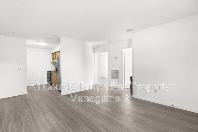 Building Photo - 402 W Columbus Dr