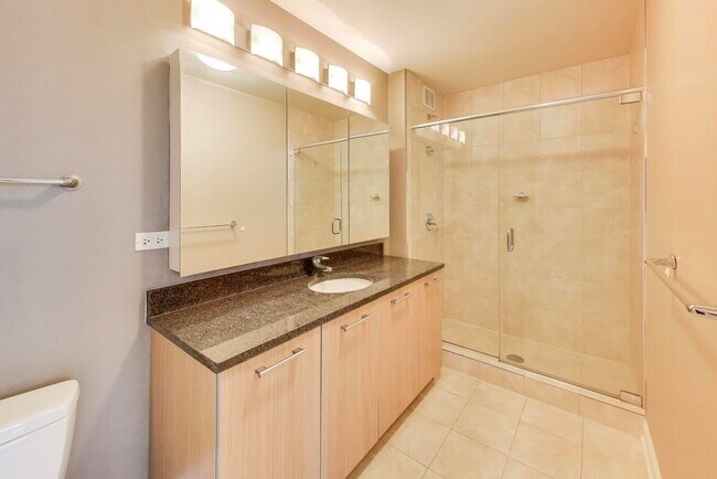 Building Photo - 420 E Waterside Dr