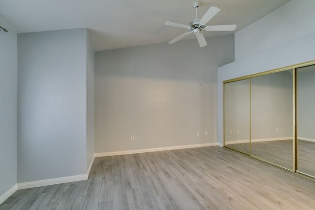 Building Photo - Updated 2-Bedroom Condo with Fireplace