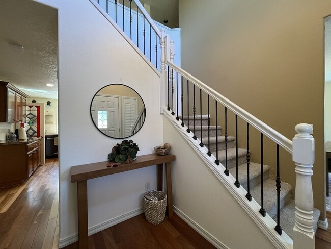 Building Photo - Stunning Bull Mountain Home with Gourmet Kitchen & Luxurious Primary Suite Retreat