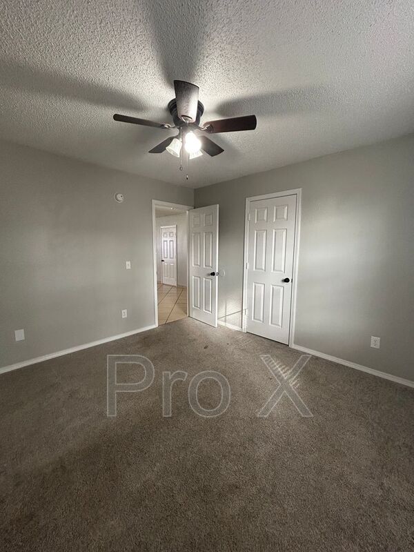 Building Photo - 3403 SW Victoria Pl