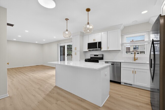 Building Photo - 2301 Providence Ct