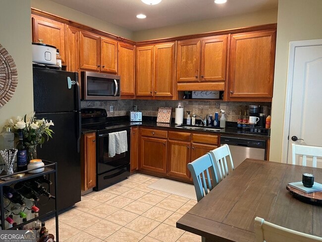 Building Photo - 451 N Columbia St