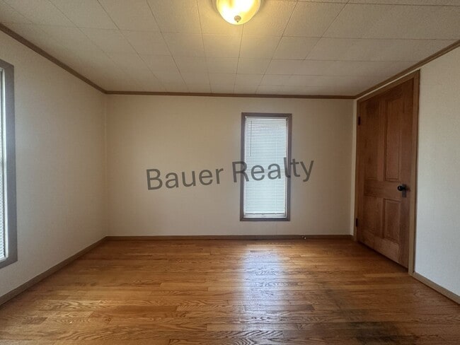 Building Photo - 3 -4 Bedroom Home Near Brookside Park