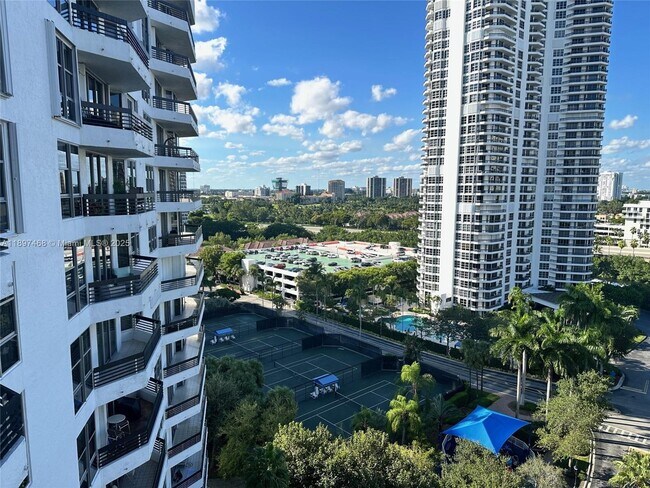 Building Photo - 3600 Mystic Pointe Dr